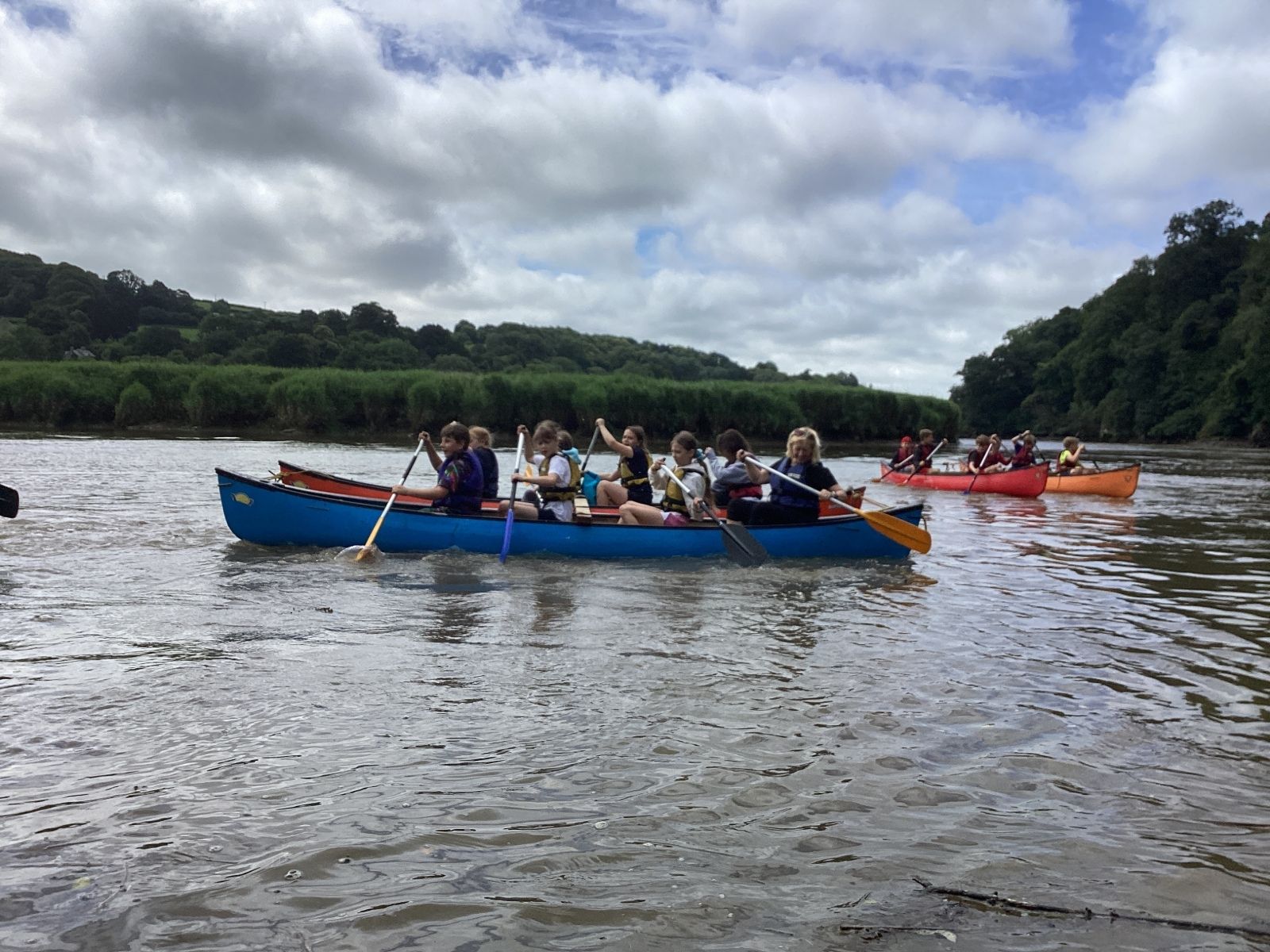 St Germans Primary Pupils kayaking on the river