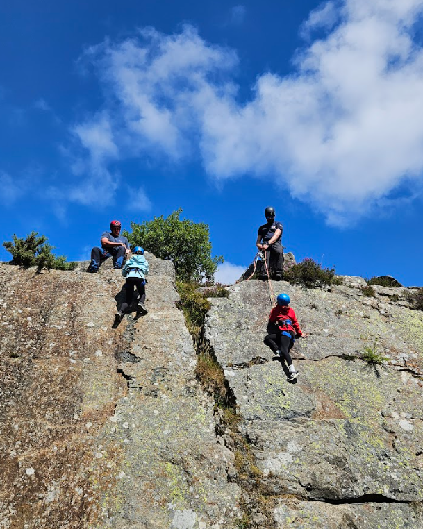 St Mabyn School pupils team effort rock climbing